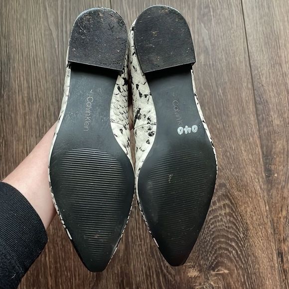 Calvin Klein Emerin Snake Print Flat - Picture 9 of 11